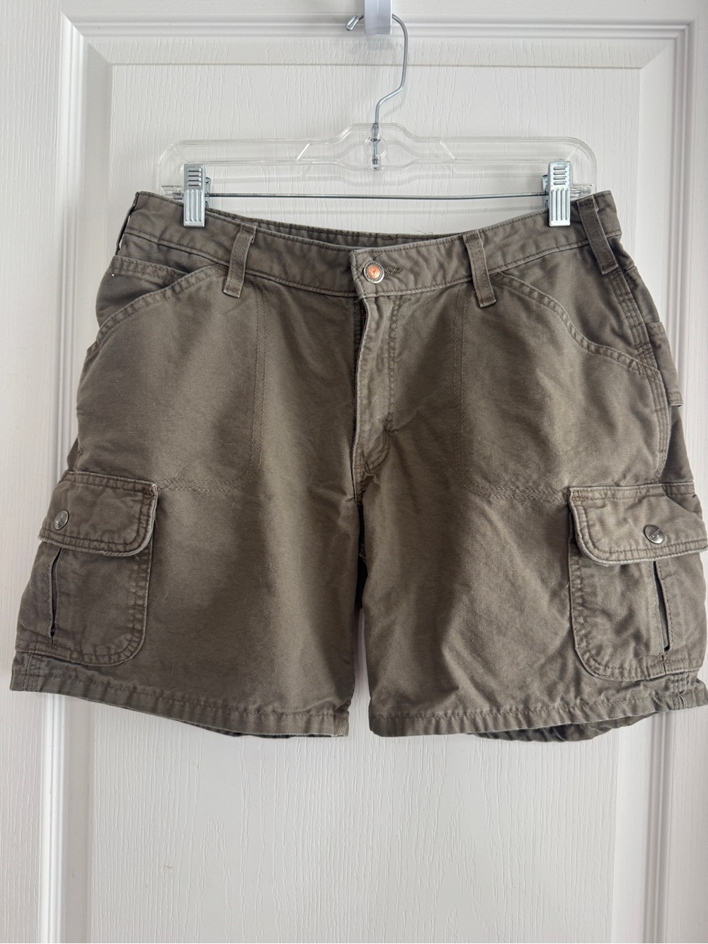 Carhartt Women's Cargo Shorts in Olive/Tan -size 10
